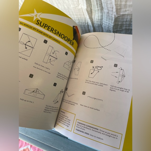 Paper planes kit and book - Picture 8 of 14